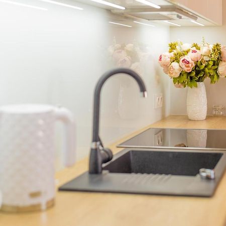 Royal Manu Apartment Netflix วูดช์ ภายนอก รูปภาพ