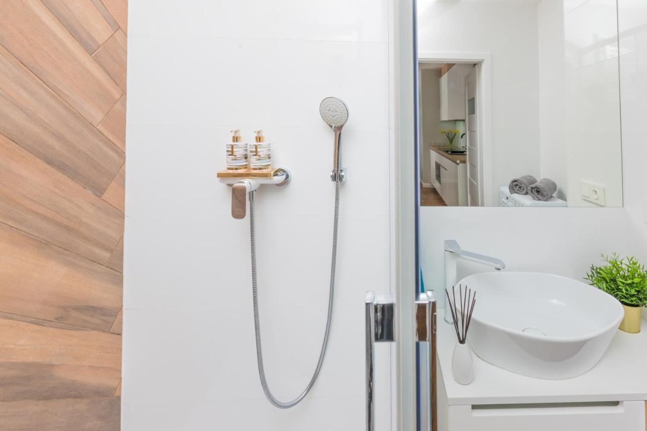 Royal Manu Apartment Netflix วูดช์ ภายนอก รูปภาพ
