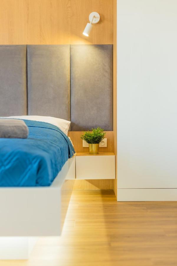 Royal Manu Apartment Netflix วูดช์ ภายนอก รูปภาพ