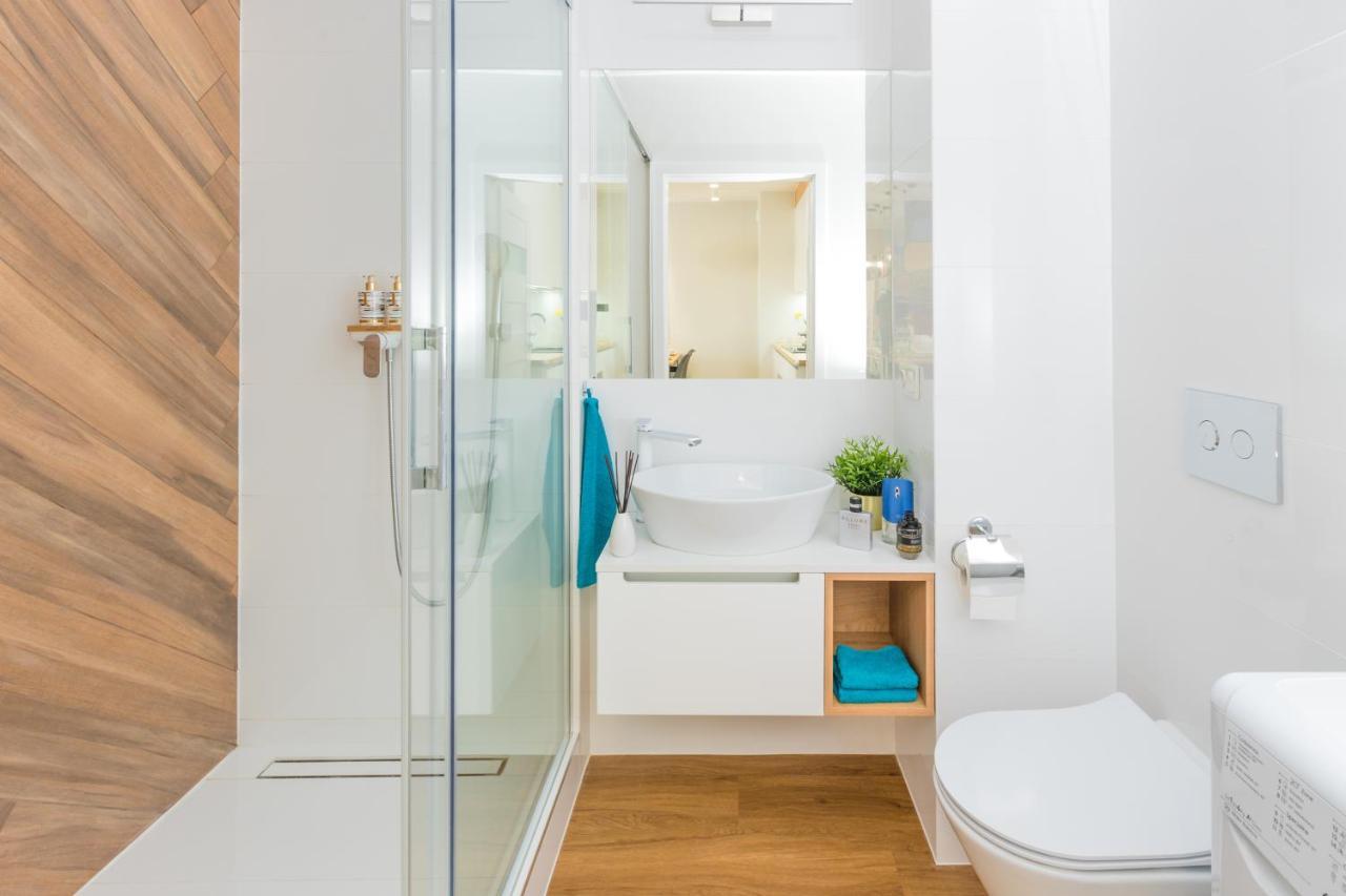 Royal Manu Apartment Netflix วูดช์ ภายนอก รูปภาพ