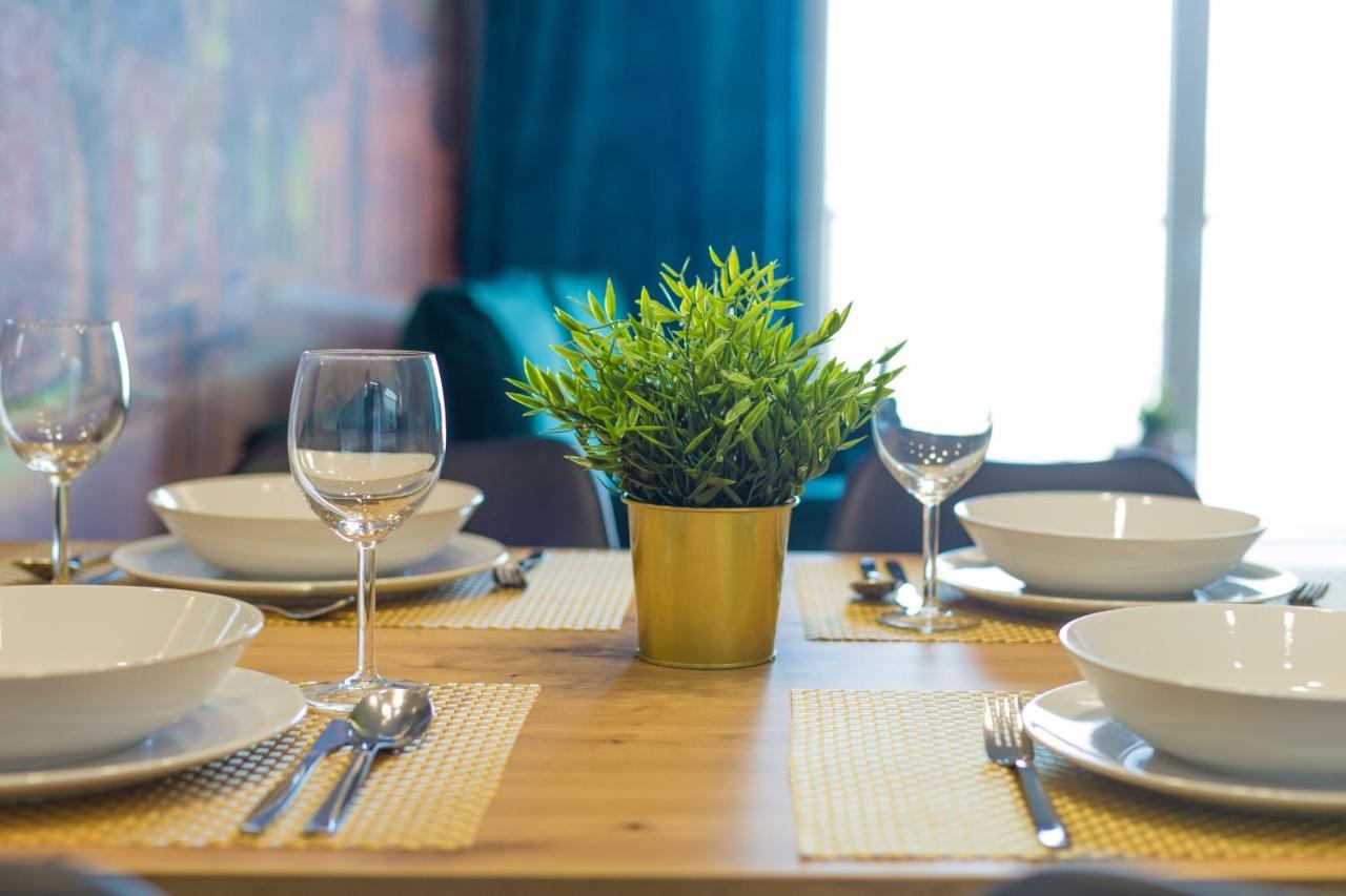 Royal Manu Apartment Netflix วูดช์ ภายนอก รูปภาพ